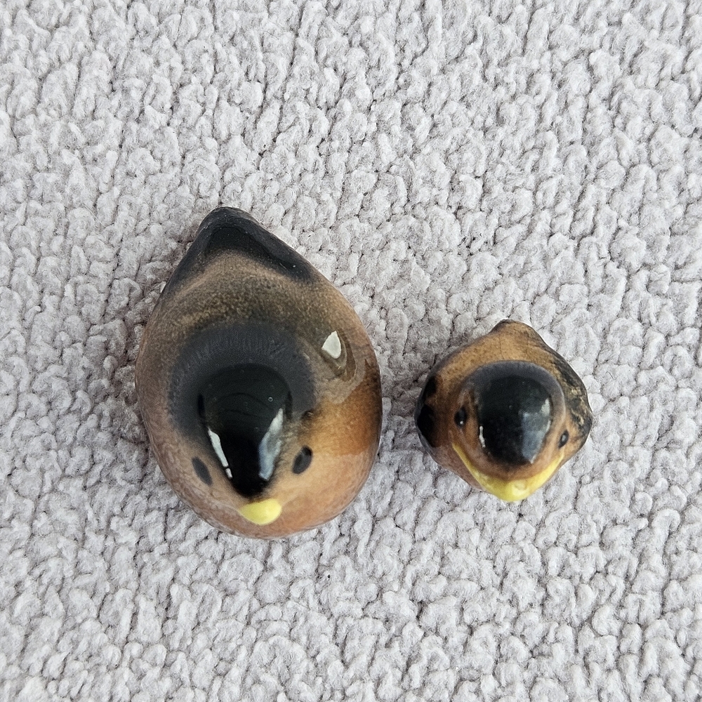 Hagen Renaker Robin Bird Set Mama Baby Black Miniature Set of 2 Figurine 9/16" - Picture 6 of 7